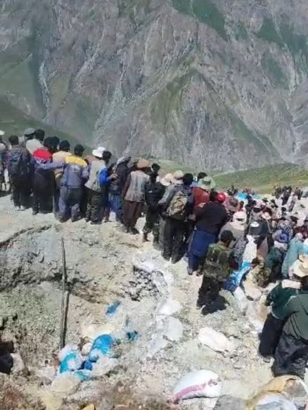 د بدخشان په شکي ولسوالۍ کې د طالبان او کان کېدونکو ترمنځ شخړه کې یو شمېر کسان ټپیان شوي