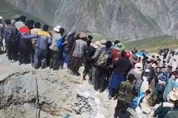 د بدخشان په شکي ولسوالۍ کې د طالبان او کان کېدونکو ترمنځ شخړه کې یو شمېر کسان ټپیان شوي