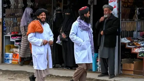 د غور اوسېدونکی: طالبان هغه کسان نیسي چې جومات ته نه‌ځي
