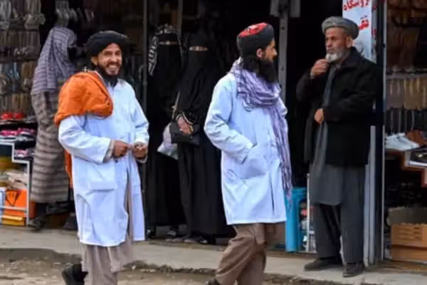 د غور اوسېدونکی: طالبان هغه کسان نیسي چې جومات ته نهځي