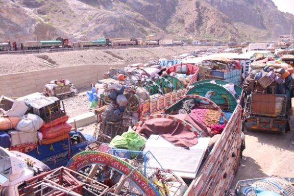 له پاکستان نه ستنېدونکي ځینې افغان کډوال د لاریو له لوړو کرایو شکایت کوي