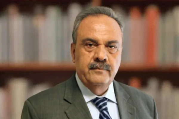 اصف درانی: د افغانستان او پاکستان ترمنځ د لارو په تړلو او هوايي بریدونو سوله نه راځي