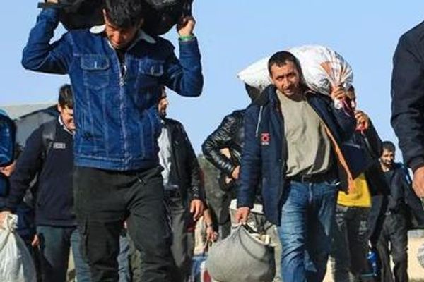 مقام ایرانی از بازداشت نزدیک به ۳۰۰ مهاجر افغان در سمنان خبر داد