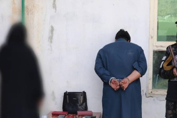 طالبان وايي، په بغلان ولایت کې یې دوه پاکستاني وګړي د غلا په تور نیولي دي