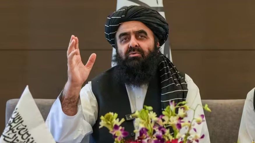 متقي في الهند: تعليم الفتيات "معلّق حتى إشعار آخر".. وصحفيات هنديات يتهمنه بالكذب