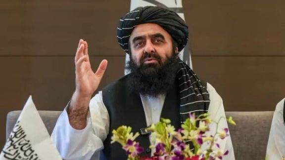 متقي في الهند: تعليم الفتيات "معلّق حتى إشعار آخر".. وصحفيات هنديات يتهمنه بالكذب