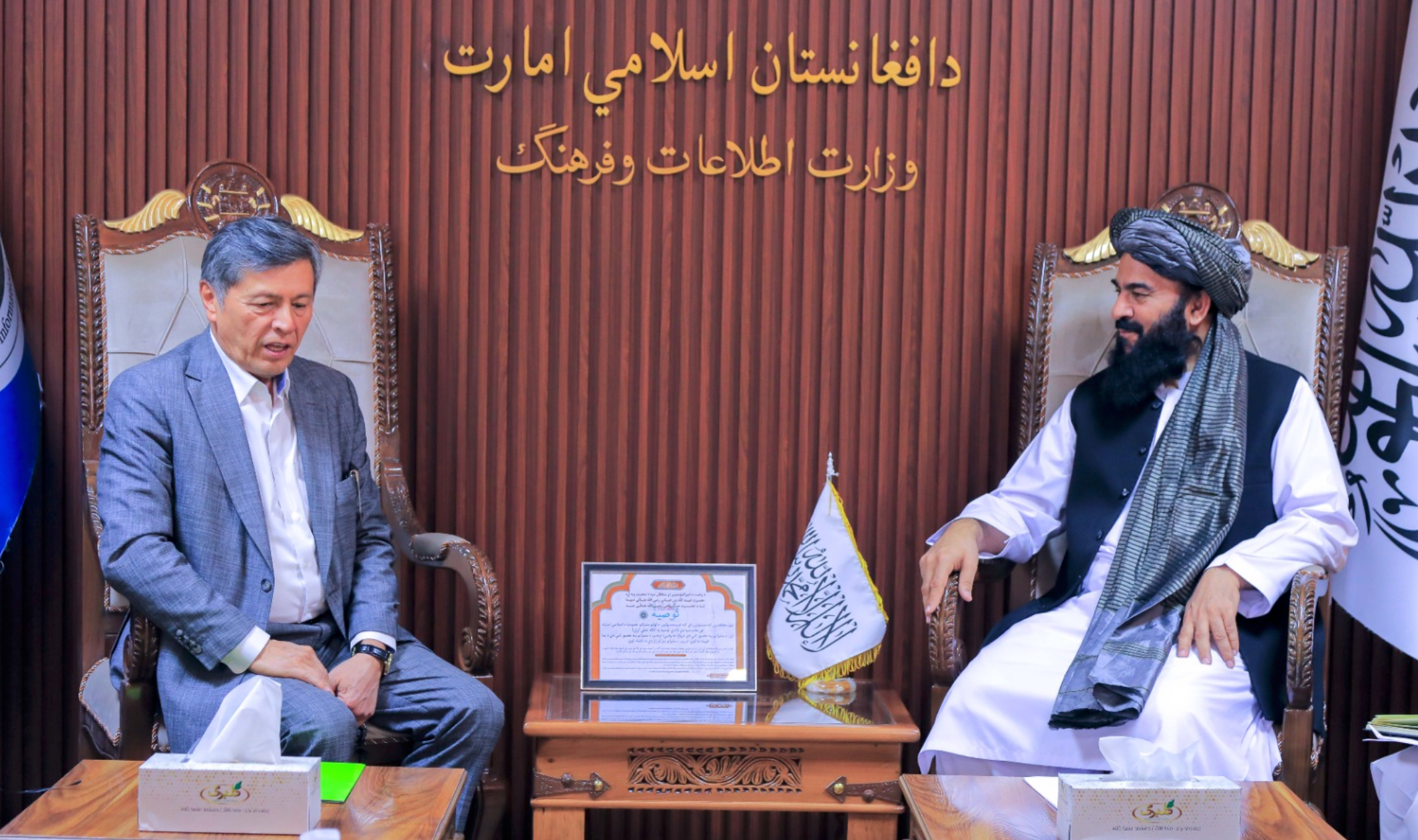 د حنفي برعکس؛ طالب چارواکی وايي د ازبکستان سمرقند، بخارا او ترمذ د اسلامي تمدن مرکزونه دي