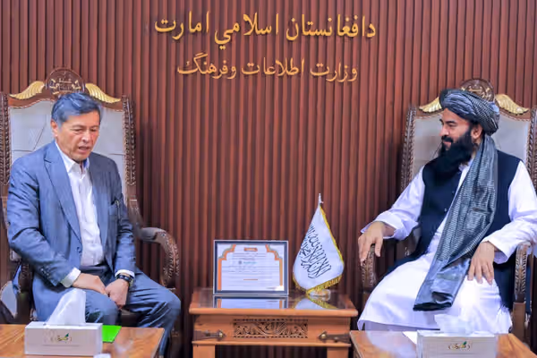 د حنفي برعکس؛ طالب چارواکی وايي د ازبکستان سمرقند، بخارا او ترمذ د اسلامي تمدن مرکزونه دي