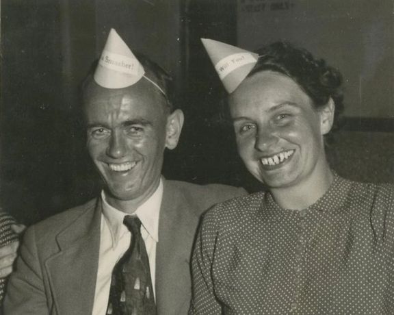 د جګړې له ډګره د مینې کیسې؛ ته زما لپاره کافي یې، یوازې هغه څه راته ولیکه کوم چې احساسوې