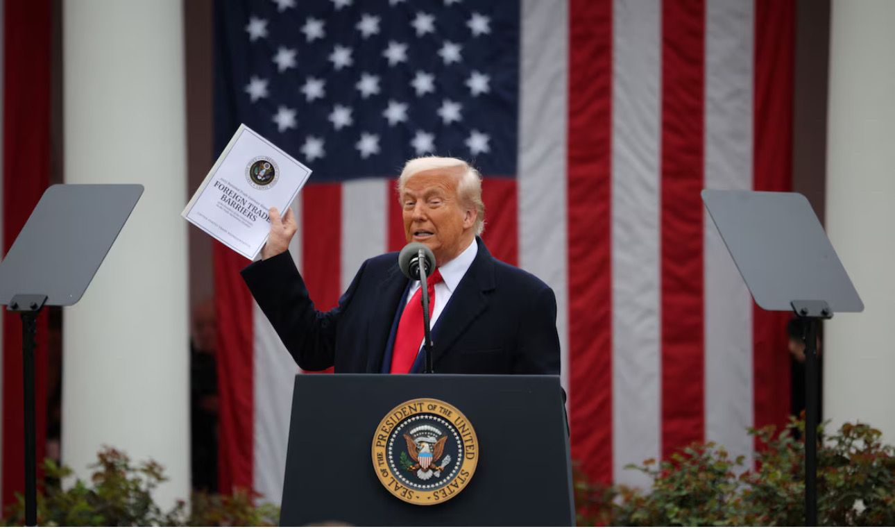 ټرمپ د امریکا د سوداګریزو شریکانو پر وړاندې د متقابلو تعرفو فرمان صادر کړ