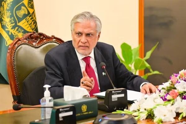 اسحاق ډار: په افغانستان کې عملیات زموږ د «ترهګرۍ ضد تګلارې» برخه ده