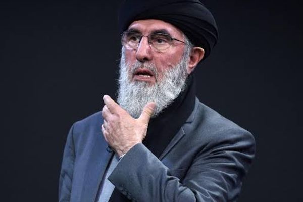 حکمتیار: ایران دې له افغان کډوالو سره زور زیاتی ودروي
