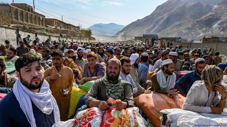 له پاکستانه د راکډه شویو افغان کډوالو سره د مرستو په پار دوه بانکي حسابونه پرانیستل شوي