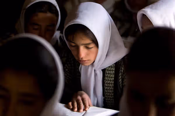 چهارمین سال ممنوعیت آموزش دختران؛ رئیس یوناما میگوید طالبان خواست مردم را نادیده میگیرد