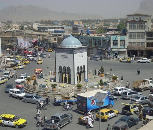 اعتراض زنان در پایگاه سنتی طالبان؛ افراد طالبان در قندهار از تظاهرات دختران جلوگیری کردند
