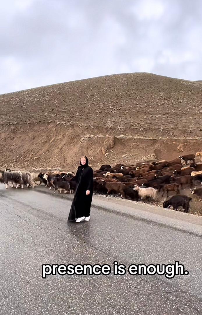 بهرنۍ مېرمن افغانستان ته سفر کوي، خو افغانې ښځې له زده کړو محرومې دي