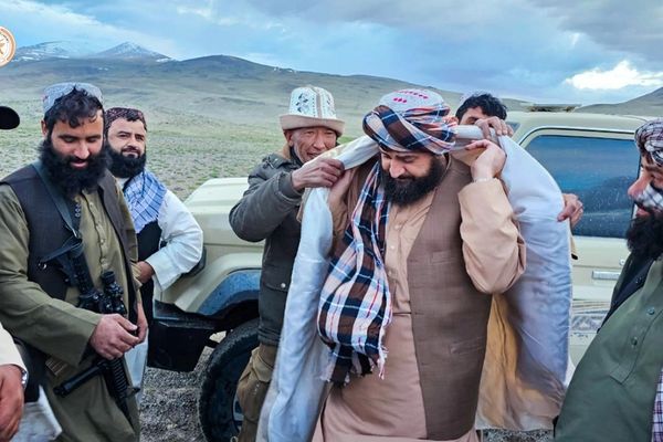 د طالبانو دفاع وزیر یعقوب مجاهد د بدخشان له ستراتیژیکو سرحدي سیمو او پوستو لیدنه کړې