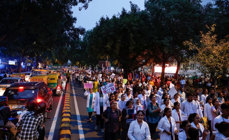 در پی قتل یک پزشک زن در کلکته، پزشکان در سراسر هند اعتصاب کاری کردند