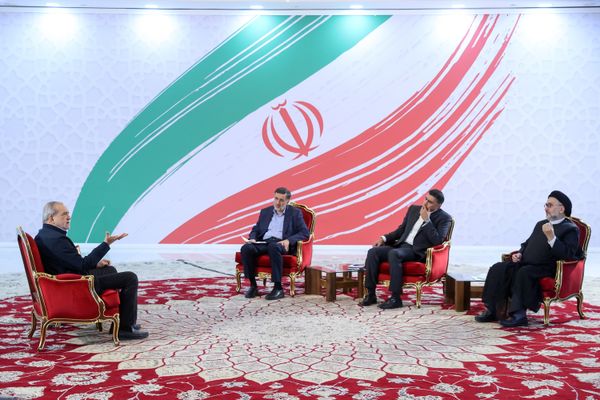 مسعود پزشکیان: د ښځو پر سر د څادري او یا ټيکري نشتوالی د بې عفتۍ په معنا نه ده