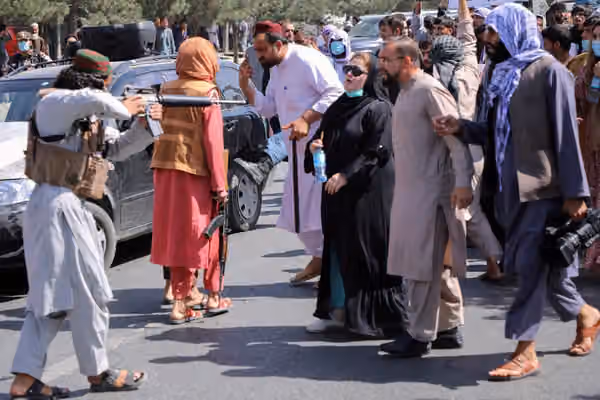 ۱۵ آگست در رسانههای جهان؛ از بهبود امنیت تا سرکوب زنان و عادیشدن تعامل با طالبان