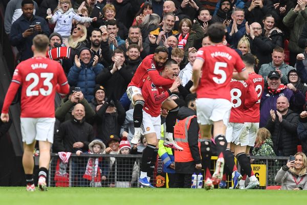 منچستریونایتد با پیروزی مقابل استون ویلا، جایگاه خود را در لیگ برتر مستحکمتر کرد