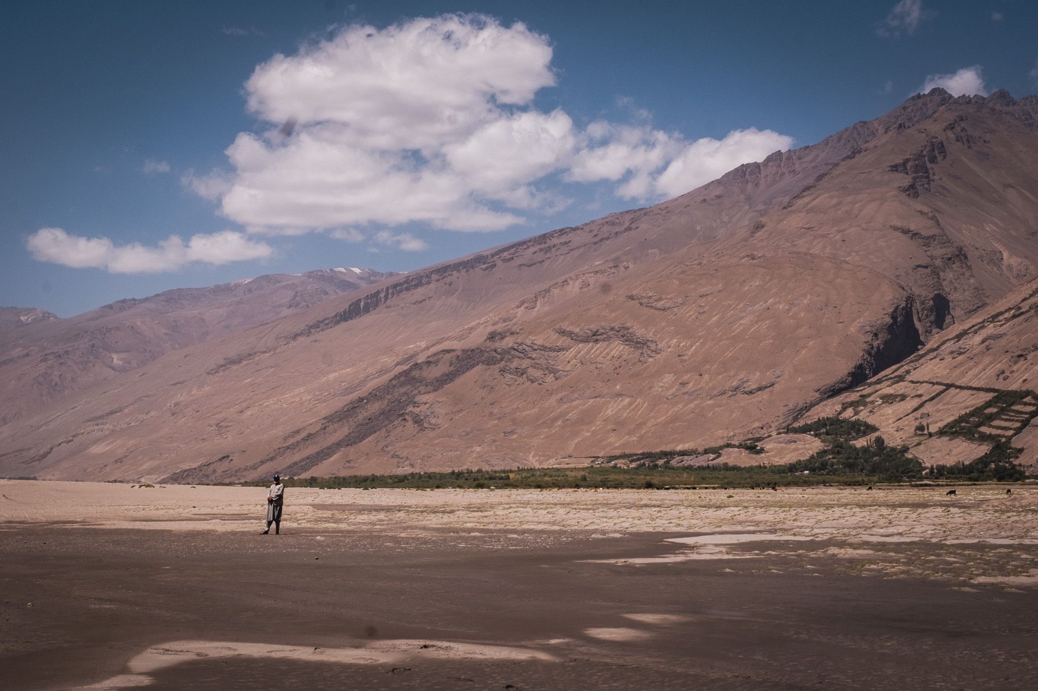 واخان مناظر دیدنی و شگفت‌انگیز دارد.