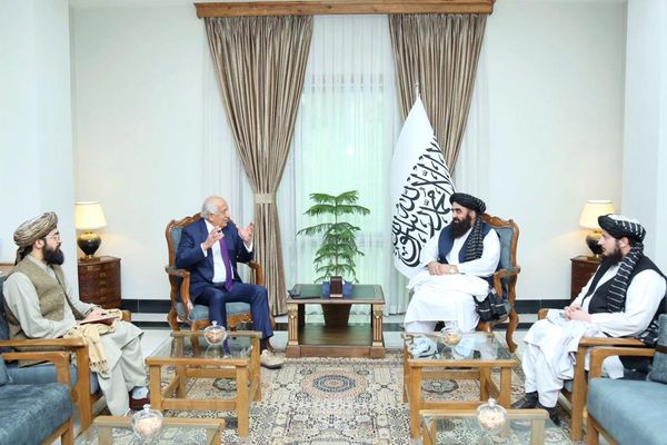 المبعوث الأميركي السابق "المؤيد لطالبان" يزور كابل