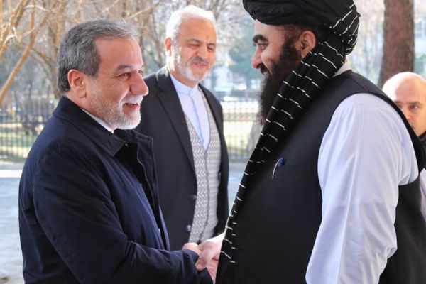 متقي له عراقچي سره په ټیلیفوني اړیکه کې پر ایران د اسراییل بریدونه وغندل