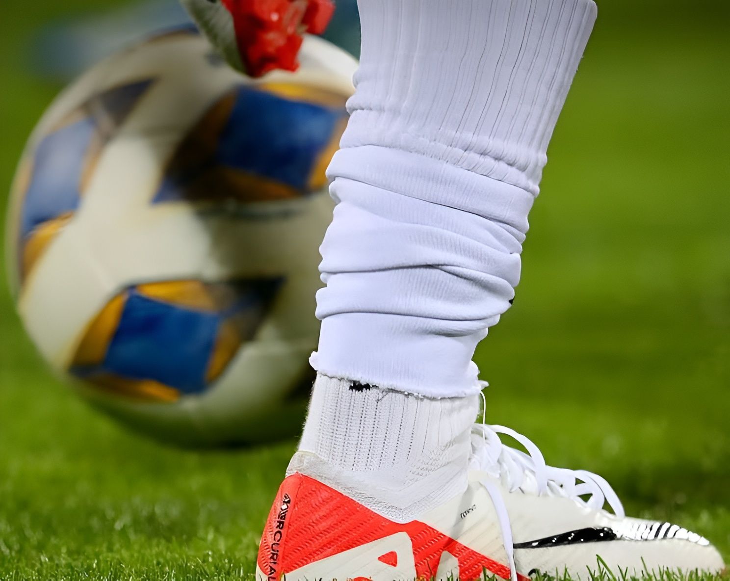 تمام رقابت‌های فوتبال در ایران در همه رده‌ها پس از آغاز جنگ لغو شدند