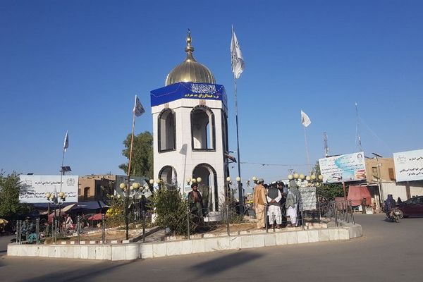 طالبانو په ارزګان کې ۸ موټر پلورنځي د «ناقانونه فعالیتونو» له امله وتړل