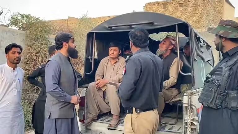 پاکستان در یک روز ۱۲۱ مهاجر افغان را در لاهور بازداشت کرد