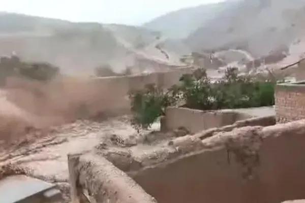 د بغلان په پلخمري کې سېلابونو لسګونه کورونه زیانمن کړي دي