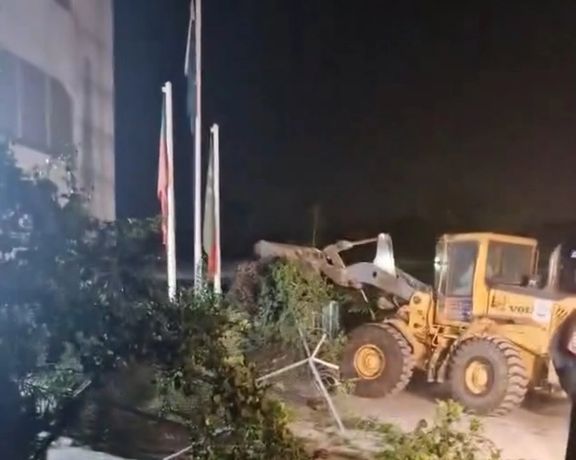 هواداران عمران خان به دلیل تخریب دفتر مرکزی حزب انصاف با کارکنان توسعه پایتخت درگیر شدند