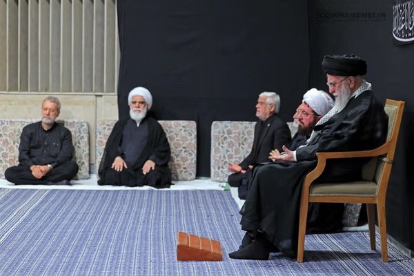 علي خامنهیي په رسمي مراسمو کې له ۲۴ ورځني غیابت وروسته راښکاره شو