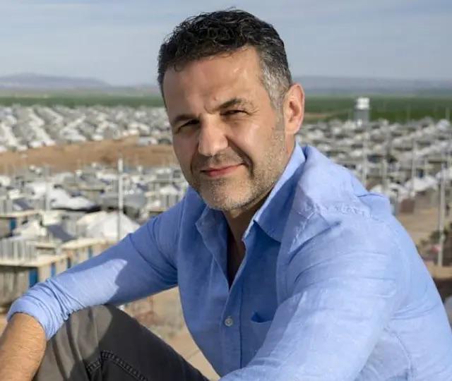 خالد حسیني طالبانو ته: د نجونو پر زدکړو بندیز لرې کړئ