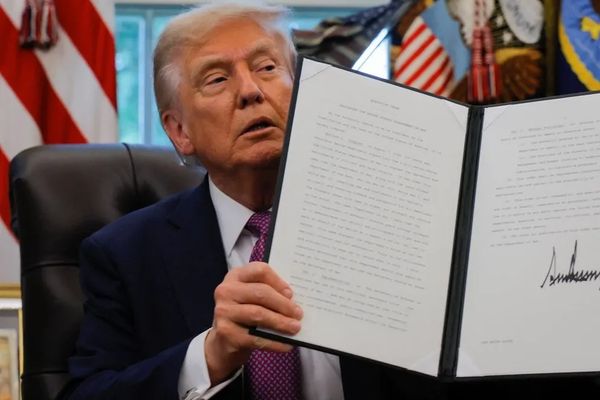ترامپ دستوری را برای تحریم کشورهایی که امریکاییها را ناعادلانه بازداشت میکنند، صادر کرد