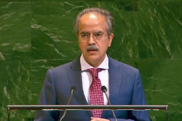 په ملګرو ملتونو کې د پاکستان استازی: نه ښايي افغانستان ته شا کړو