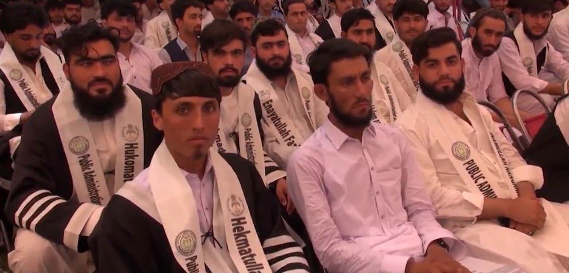 له نجونو پرته؛ د ننګرهار پوهنتون له بېلابېلو پوهنځیو تر ۲زره ډېر کسان فارغ شوي