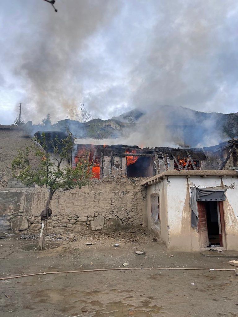 فطرت: په تېرو ۲۴ ساعتونو کې د پاکستان په بریدونو کې ۴ ملکي کسان وژل شوي او ۹ ټپيان دي