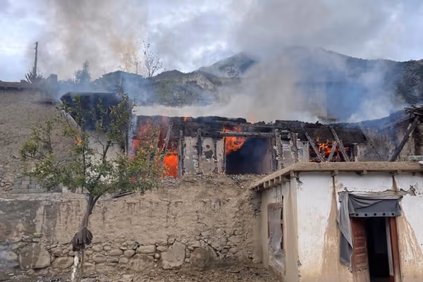 فطرت: په تېرو ۲۴ ساعتونو کې د پاکستان په بریدونو کې ۴ ملکي کسان وژل شوي او ۹ ټپيان دي