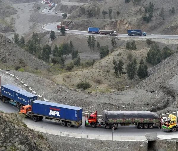 یک مقام گمرکی پاکستان افزایش تجارت کشورش با افغانستان را رد کرد