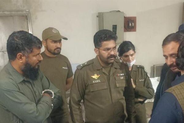 پنج پاکستانی به علت کرایه دادن خانه به مهاجران افغان، بازداشت شدند