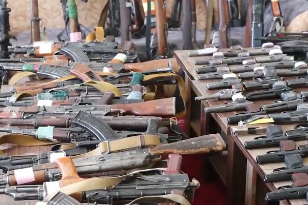 طالبان وایي د تېرو شپږو میاشتو پر مهال یې هرات کې ۱۶۰ میله بېلابېلې وسلې نیولې دي