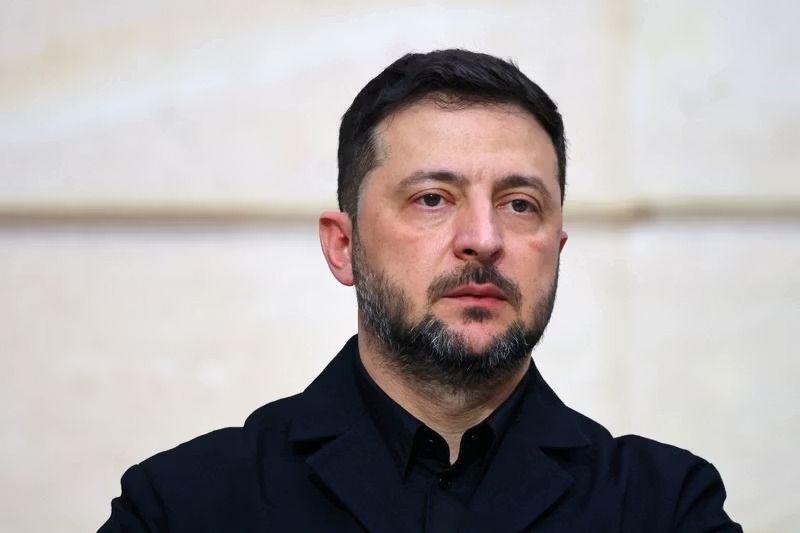 زېلېنسکي به د سولې د طرحې په اړه له ټرمپ سره د مستقیمو خبرو لپاره واشنګټن ته سفر وکړي