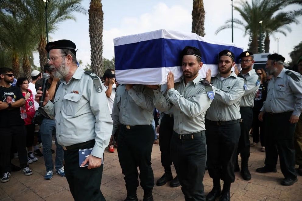 حماس تر ۱۱ کلونو وروسته د یوه وژل شوي اسرایيلي افسر مړی دغه هېواد ته سپارلی