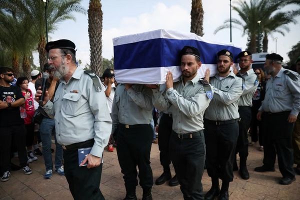 حماس تر ۱۱ کلونو وروسته د یوه وژل شوي اسرایيلي افسر مړی دغه هېواد ته سپارلی