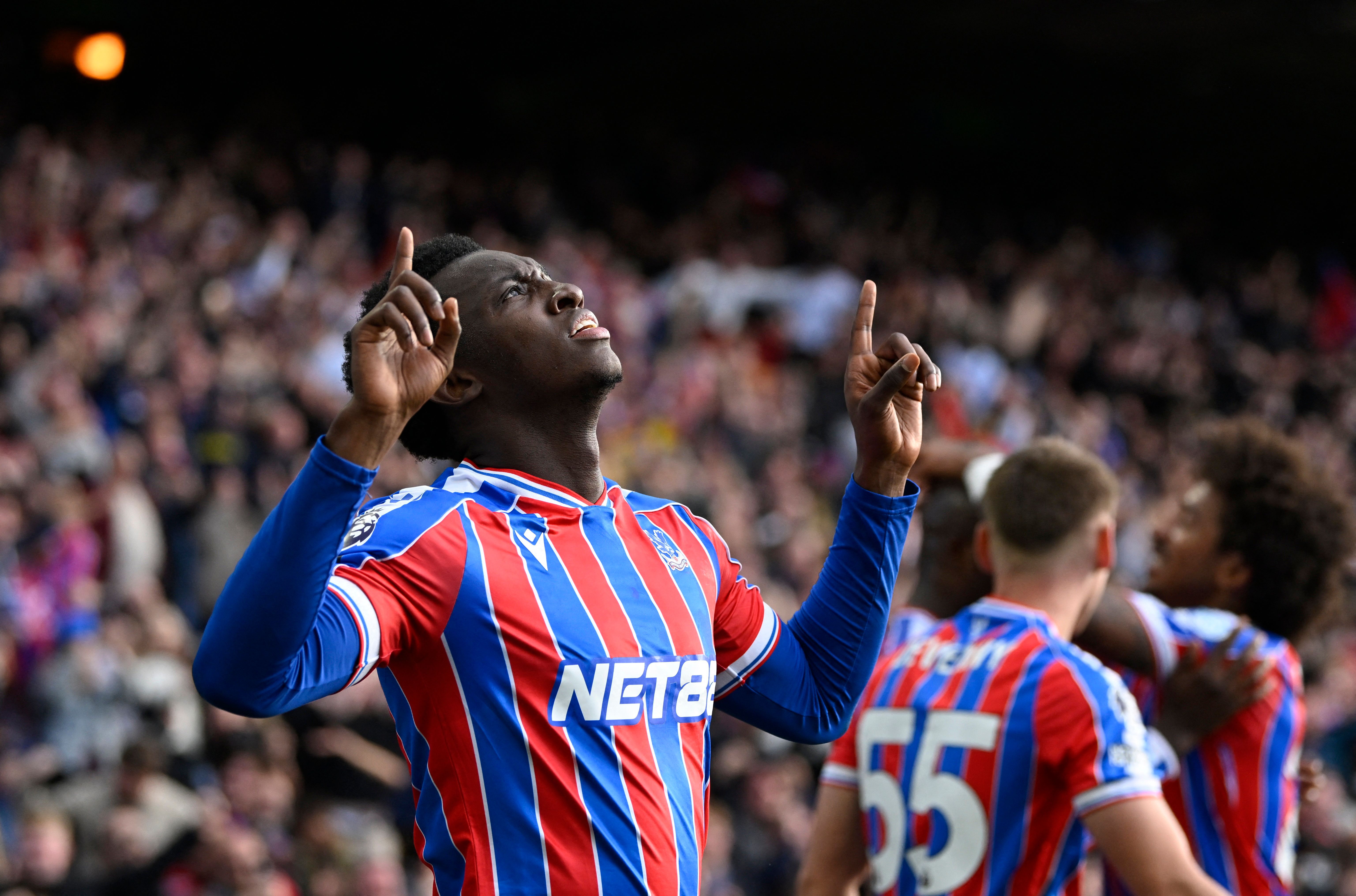 کریستال‌پالاس با گل دقایق پایانی، لیورپول صدرنشین را شکست داد