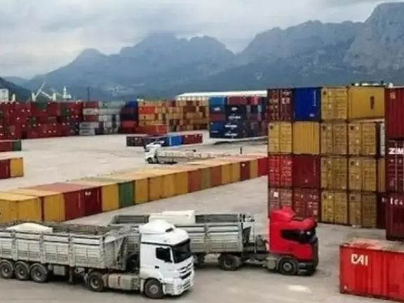 Pakistan’s Imports From Afghanistan Significantly Decreased, Says Pak Media