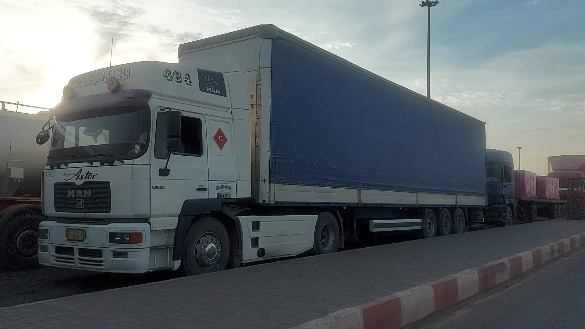 بازگشت موترهای باربری ایرانی پس از هفته‌ها توقف در افغانستان 