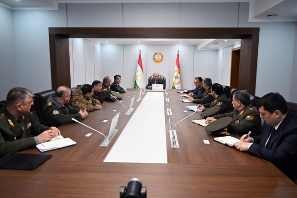 الرئيس الطاجيكي يفتتح منشآت عسكرية جديدة على الحدود مع أفغانستان